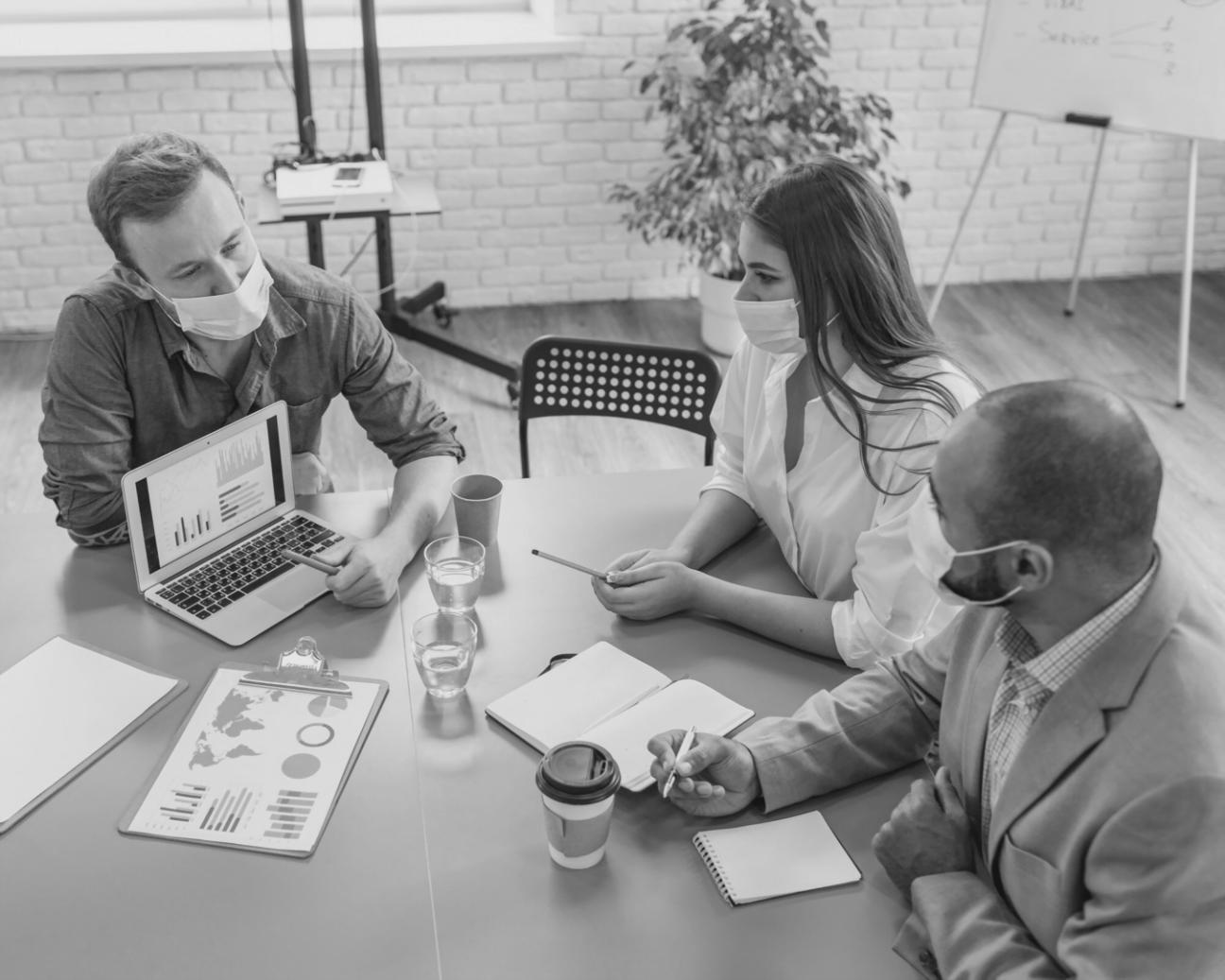 Sesión de formación financiera práctica en empresa